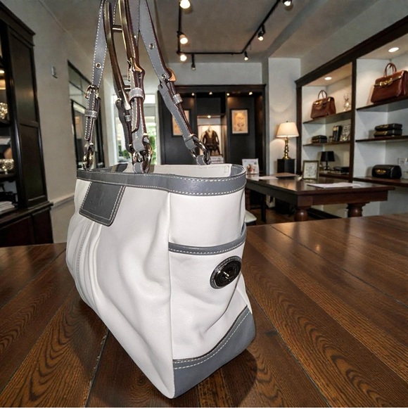 Original COACH Ivory & Gray Classic Shoulder Bag – F13759 - Picture 5 of 16